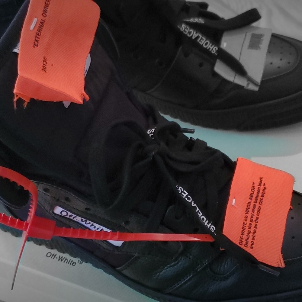 Off White Sneaker - Picture 7 of 8
